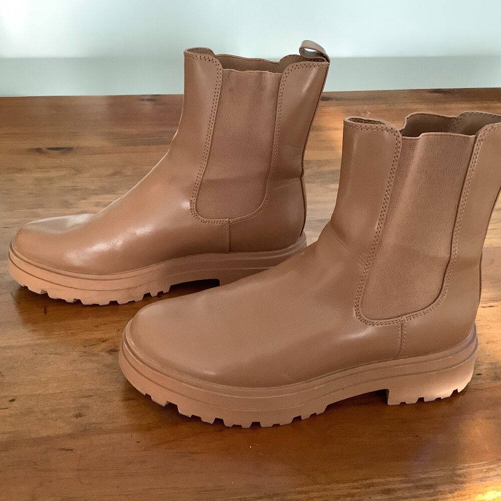 Ankle Pull On Boot Sz 8 1/2 Tan Elastic Inset. Target